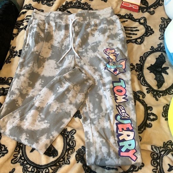 Tom and Jerry sweatpants NWT - Picture 1 of 8